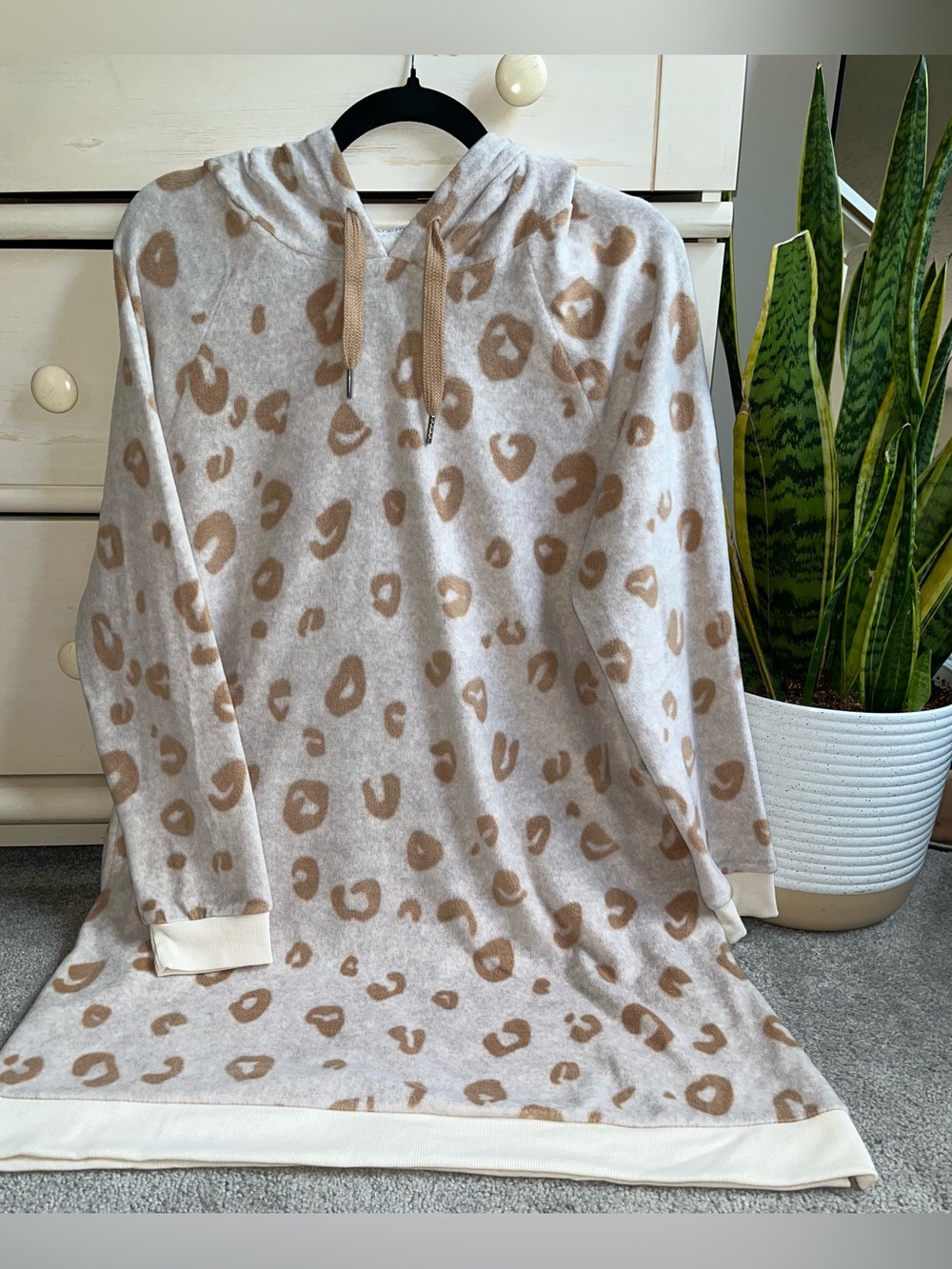 Koolaburra by UGG Cozy Fleece Hooded Lounger